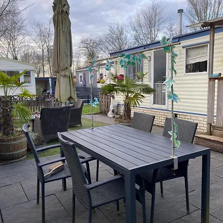 Stacaravan Aan De Maas 营地 Op-Andel